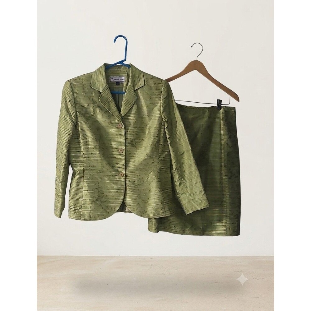 Travis Ayers Women’s 2 Piece Skirt Suit Set Sz 12 100% Silk Green Blazer Sz 12